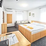 U Jeraba - Komplex A Gasthuis 2*
